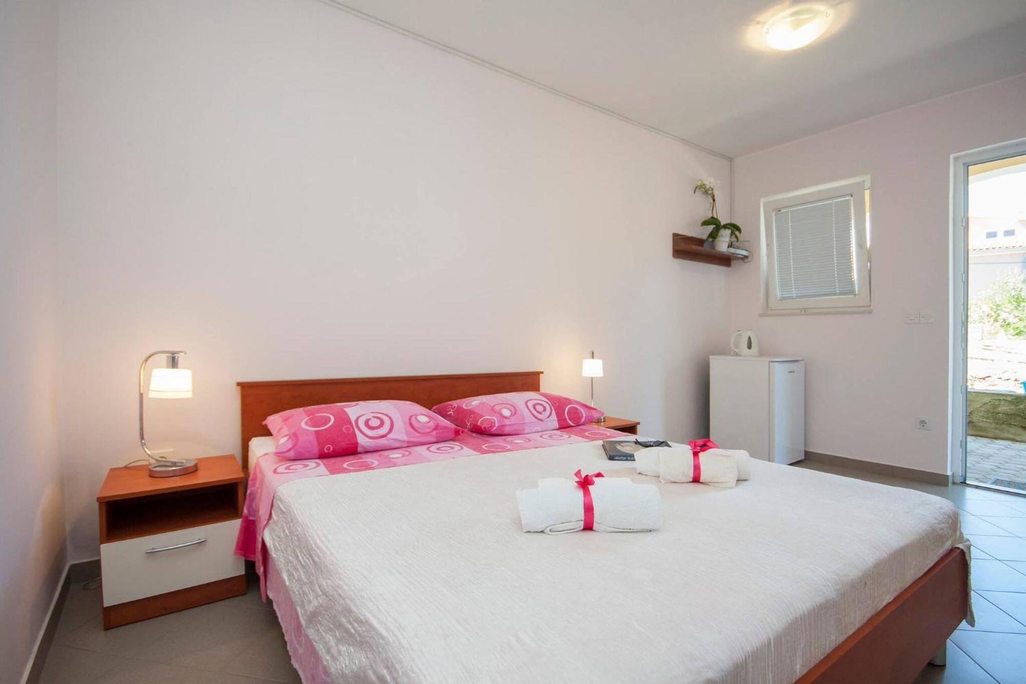 Family Apartments & Rooms Mikelin Primošten Eksteriør billede