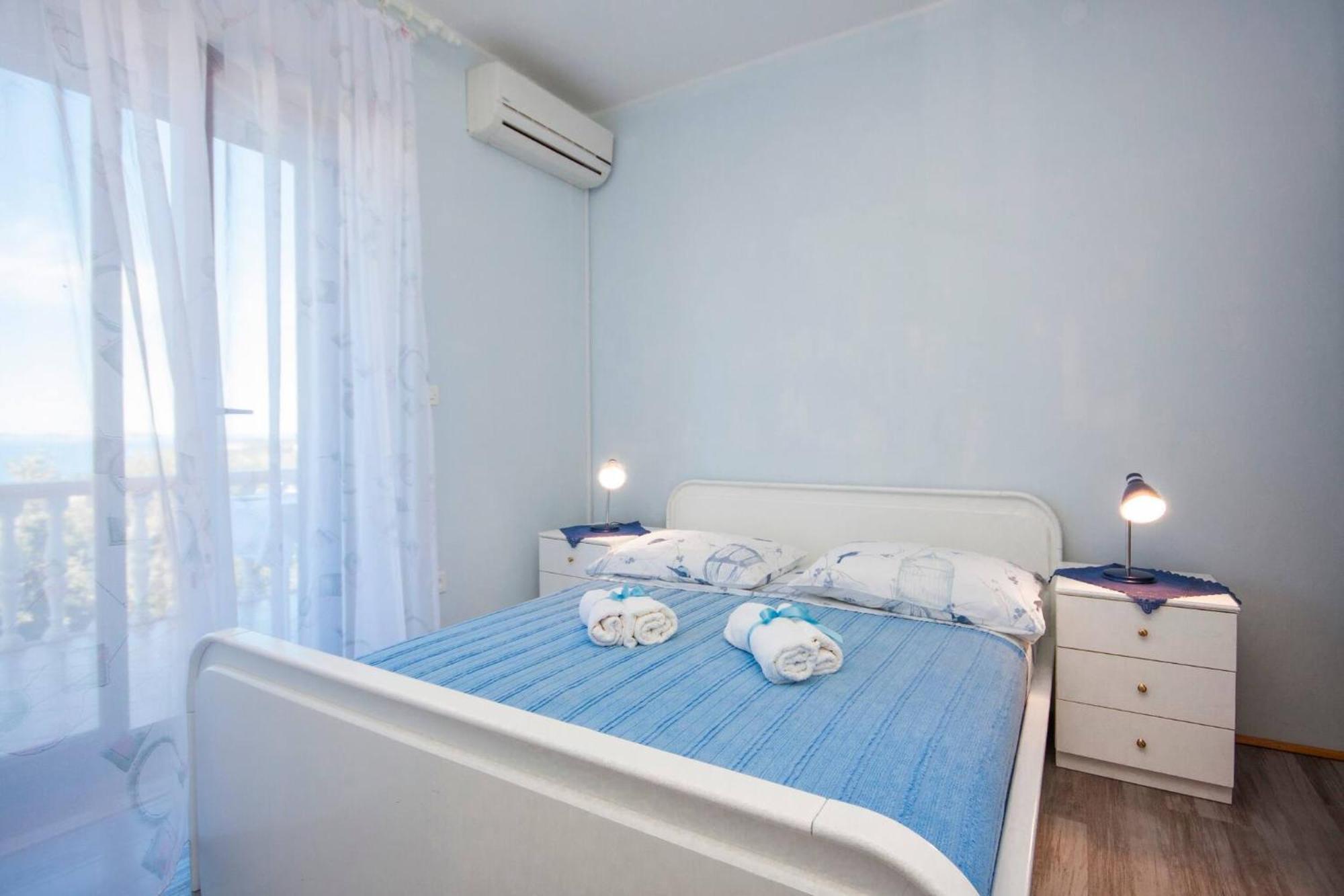 Family Apartments & Rooms Mikelin Primošten Eksteriør billede