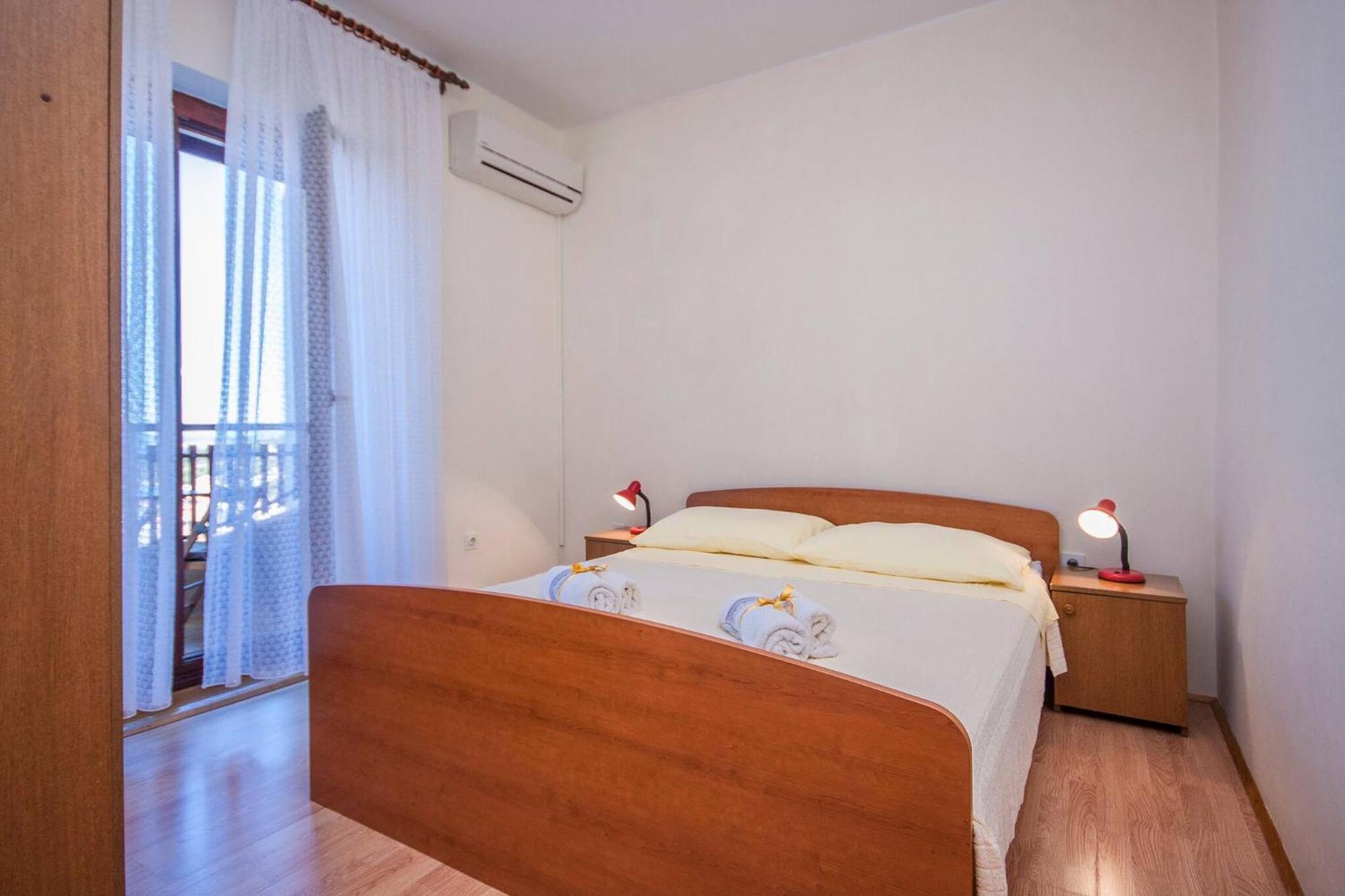 Family Apartments & Rooms Mikelin Primošten Eksteriør billede