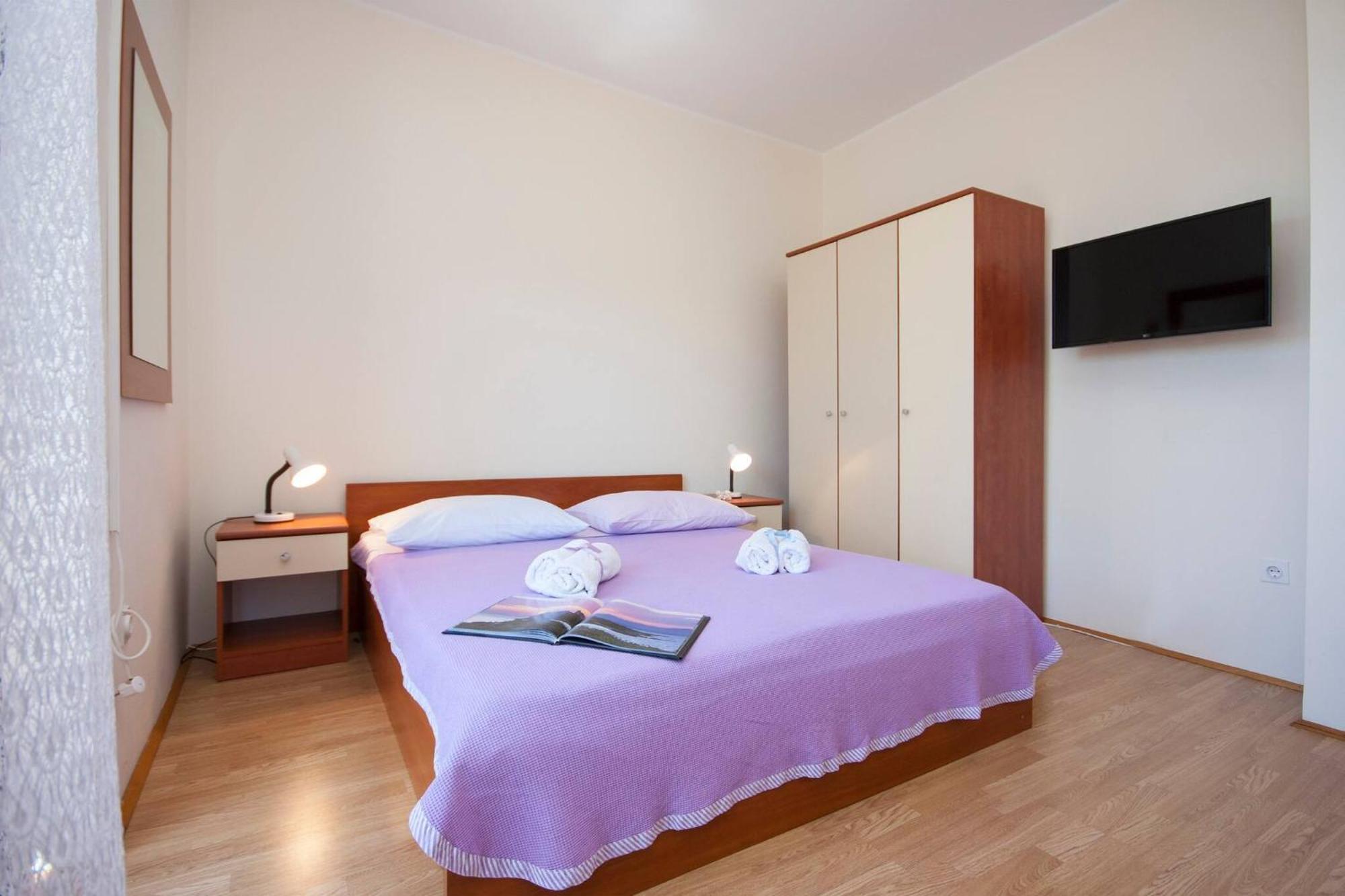 Family Apartments & Rooms Mikelin Primošten Eksteriør billede