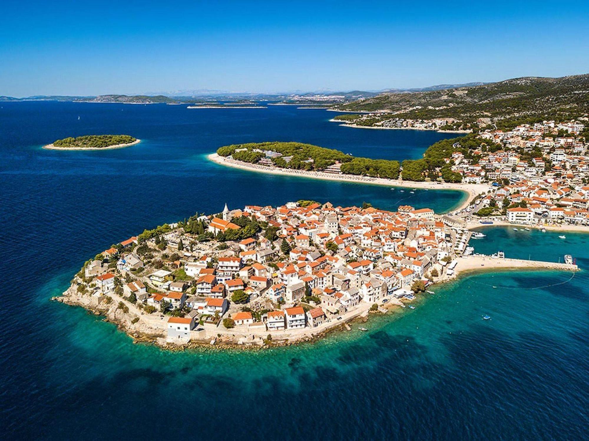 Family Apartments & Rooms Mikelin Primošten Eksteriør billede